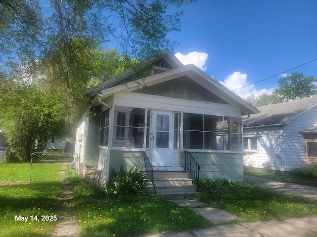 508 Hewitt St, Neenah, WI 54956 - view of front of house featuring a sunroom, entry steps, and fence