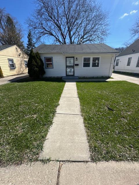bungalow-style house featuring a front yard