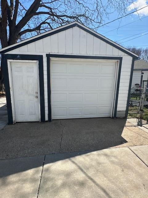 view of detached garage