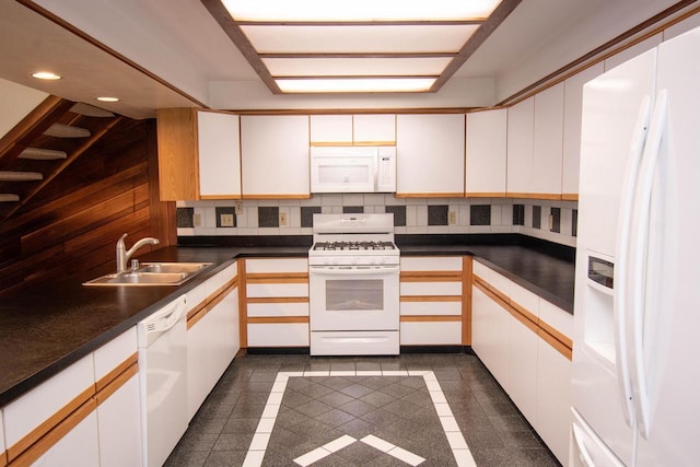 848 Kendall Ln Unit 5H, Lake Geneva, WI 53147 - kitchen with white appliances, inlaid floor details, a sink, dark countertops, and recessed lighting