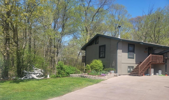 1031 N Osborne Blvd, Racine, WI 53405 - view of side of home with a lawn and stairway
