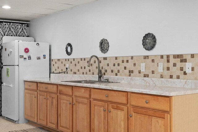 8705 Nelson Xing, Verona, WI 53593 - kitchen with freestanding refrigerator, a sink, light countertops, and tasteful backsplash