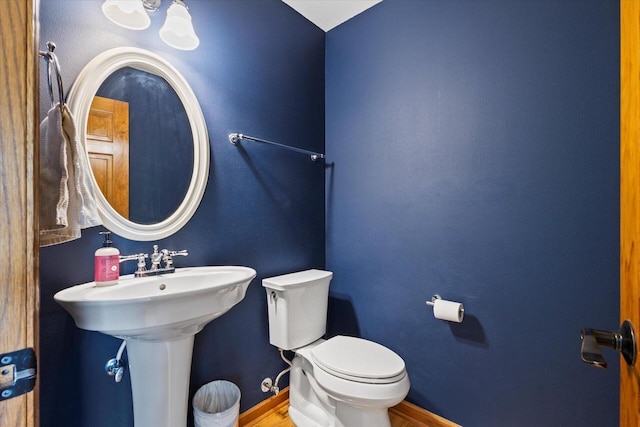 N39W32890 High Hill Ct, Nashotah, WI 53058 - half bath featuring toilet, wood finished floors, and baseboards