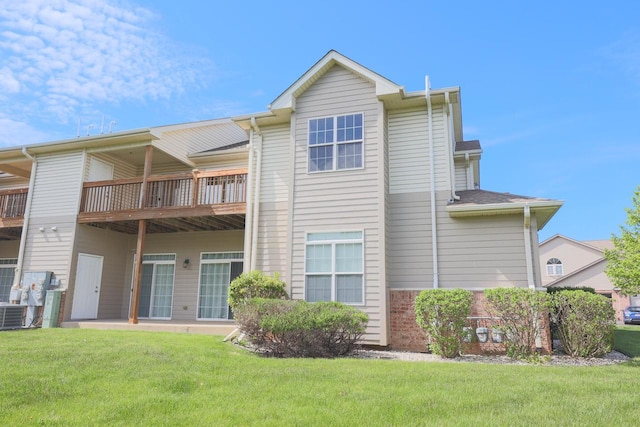 6313 43rd St Unit 162, Kenosha, WI 53144 - back of property featuring a yard