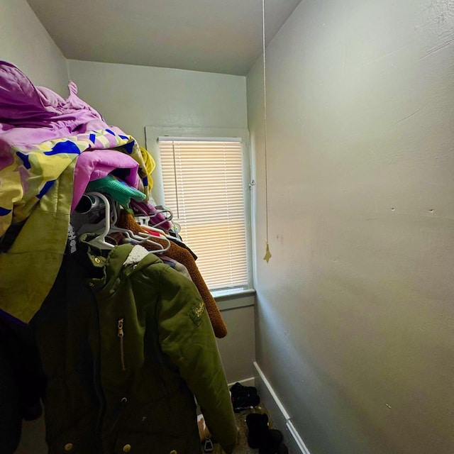 2664 N Booth St, Milwaukee, WI 53212 - laundry area with baseboards
