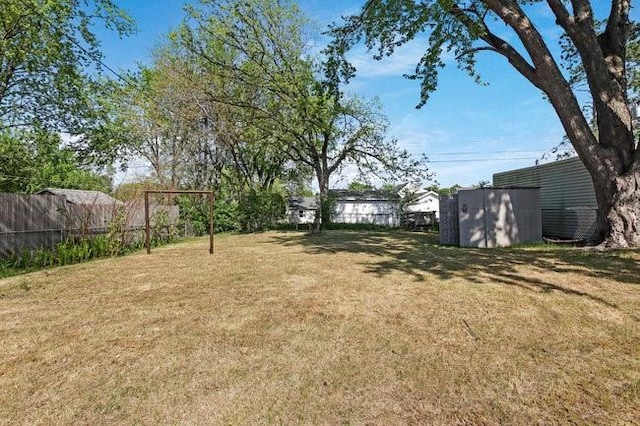 2139 12th St, Eau Claire, WI 54703 - view of yard with a shed and an outdoor structure