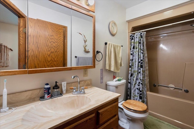 912 S 3rd Ave, Edgar, WI 54426 - full bathroom featuring toilet, vanity, and shower / tub combo with curtain