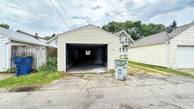 5561 N 40th St, Milwaukee, WI 53209 - detached garage featuring fence