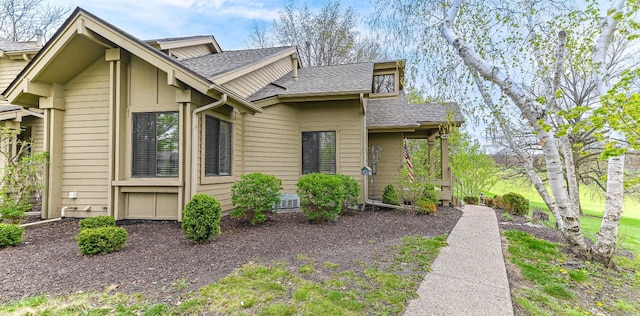 901 Duck Pond Rd, Fontana, WI 53125 - view of front of property with a shingled roof