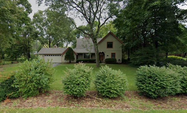 530 W Acacia Rd, Glendale, WI 53217 - view of front of home with an attached garage and a front lawn