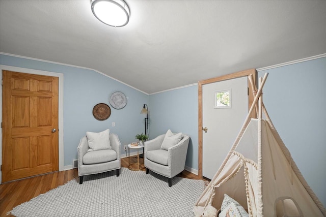 530 W Acacia Rd, Glendale, WI 53217 - sitting room with wood finished floors, vaulted ceiling, and baseboards