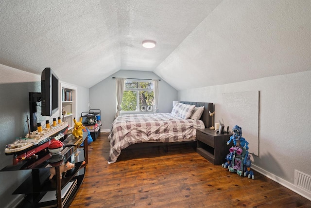 129 W 19th Ave, Oshkosh, WI 54902 - bedroom featuring a textured ceiling, wood-type flooring, lofted ceiling, and baseboards