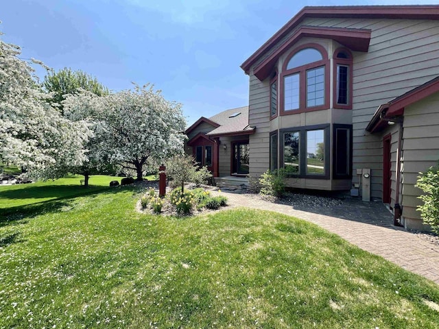86 Ledgebrook Dr, Fond Du Lac, WI 54935 - view of grassy yard