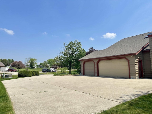 86 Ledgebrook Dr, Fond Du Lac, WI 54935 - view of side of property featuring a garage