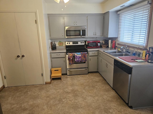 2416 N 69th St Unit 2418, Wauwatosa, WI 53213 - kitchen featuring stainless steel appliances, a sink, gray cabinetry, and light countertops