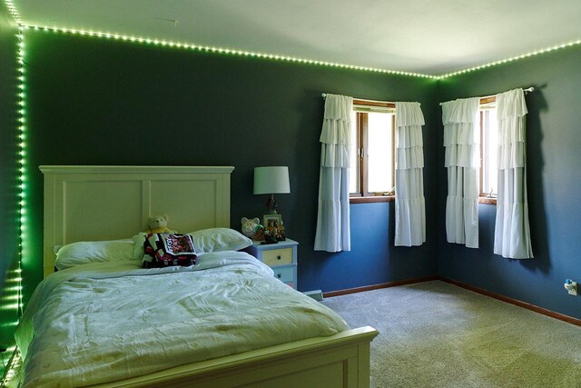 1810 W Upham Ct, Milwaukee, WI 53221 - carpeted bedroom with baseboards