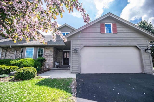 207 Deer Ridge Dr, West Bend, WI 53095