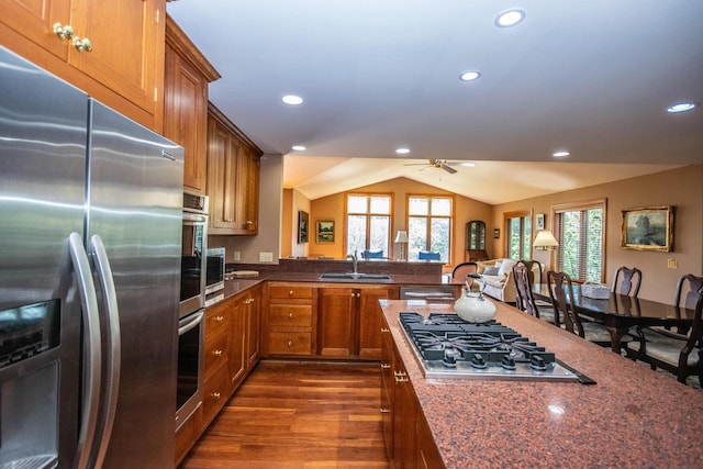 207 Deer Ridge Dr, West Bend, WI 53095