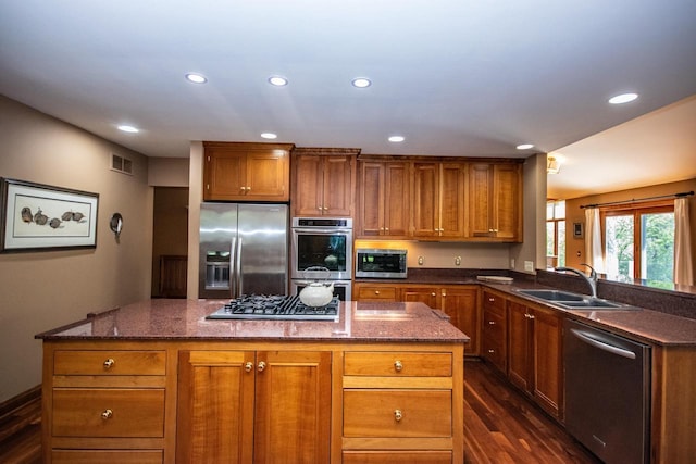 207 Deer Ridge Dr, West Bend, WI 53095