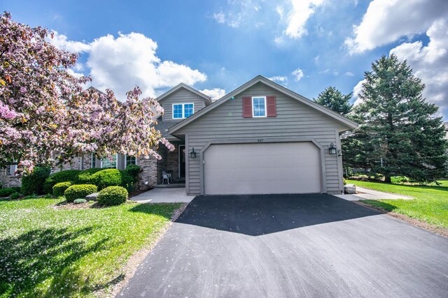 207 Deer Ridge Dr, West Bend, WI 53095