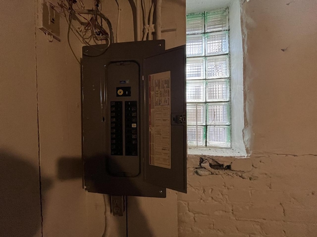 923 E Clarke St, Milwaukee, WI 53212 - utilities featuring electric panel