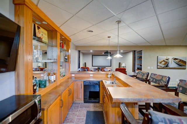 870 Eden Ct, Menasha, WI 54956 - indoor wet bar featuring black dishwasher, pendant lighting, and a paneled ceiling