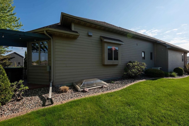 870 Eden Ct, Menasha, WI 54956 - view of side of home with a lawn