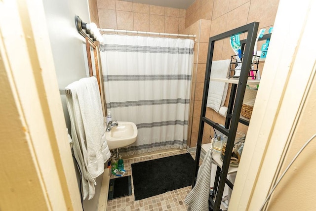 306 Wisconsin St, Oshkosh, WI 54901 - full bath with curtained shower, a sink, and tile patterned flooring
