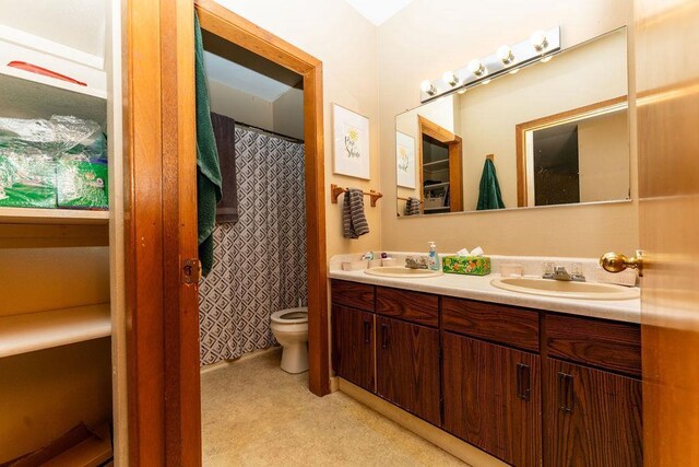 306 Wisconsin St, Oshkosh, WI 54901 - full bath featuring double vanity and toilet