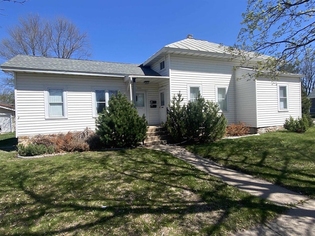 1026 Fourth Ave, Stevens Point, WI 54481 - view of front facade featuring a front lawn and a standing seam roof