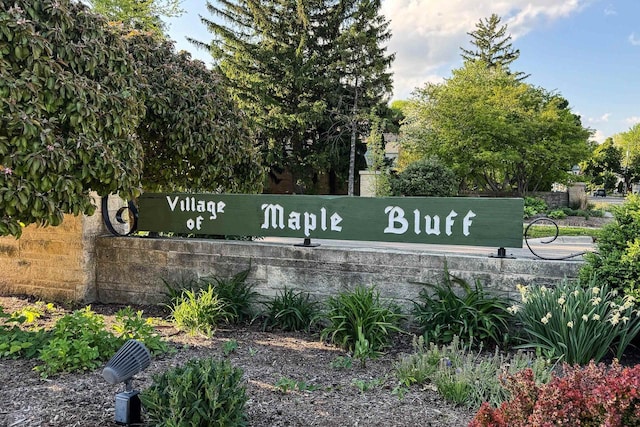 810 Farwell Dr, Madison, WI 53704 - view of community sign
