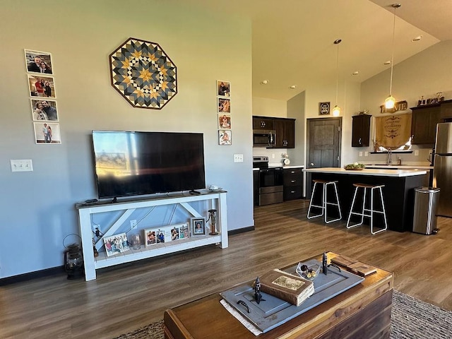 8505 Hinner Springs Dr, Weston, WI 54476 - living area featuring dark wood-style flooring, baseboards, vaulted ceiling, and recessed lighting