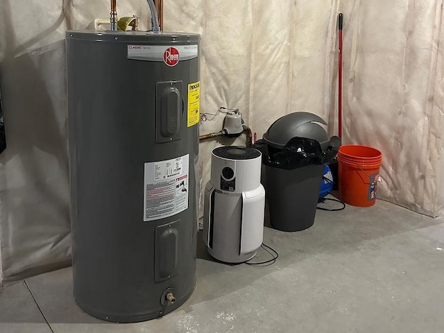 8505 Hinner Springs Dr, Weston, WI 54476 - utility room with water heater