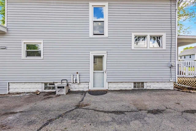 1333 W Lawrence St, Appleton, WI 54914 - rear view of property with a patio