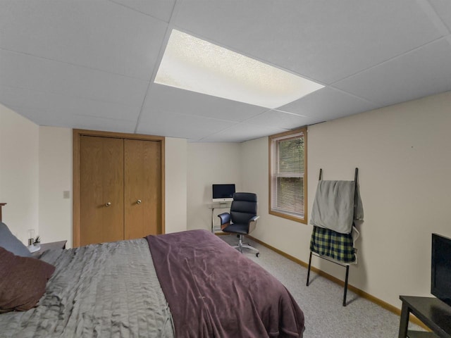 911 Fawn Ln, Port Edwards, WI 54469 - bedroom featuring baseboards, carpet floors, a paneled ceiling, and a closet