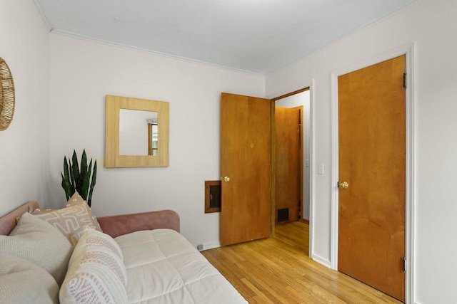 5406 Marsha Dr, Madison, WI 53705 - bedroom featuring light wood finished floors, crown molding, and baseboards