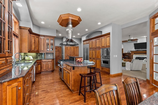 441 E Apple Creek Rd, Appleton, WI 54913 - kitchen featuring high quality appliances, a sink, brown cabinets, a ceiling fan, and a kitchen island