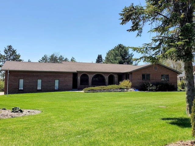 171 8th St, Clintonville, WI 54929 - ranch-style house with a front yard and brick siding