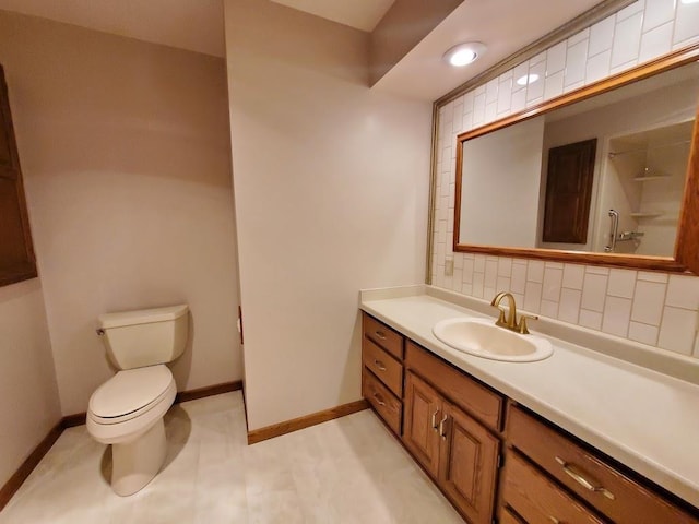 171 8th St, Clintonville, WI 54929 - full bath with toilet, vanity, decorative backsplash, and baseboards