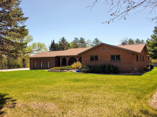 171 8th St, Clintonville, WI 54929 - ranch-style house featuring a front lawn, brick siding, driveway, and cooling unit