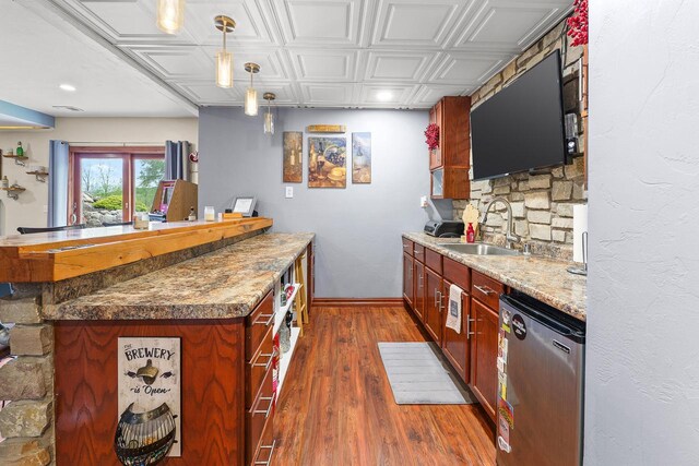 W5412 Bowe Ln, Fond Du Lac, WI 54937 - kitchen with a sink, baseboards, wood finished floors, dishwashing machine, and an ornate ceiling