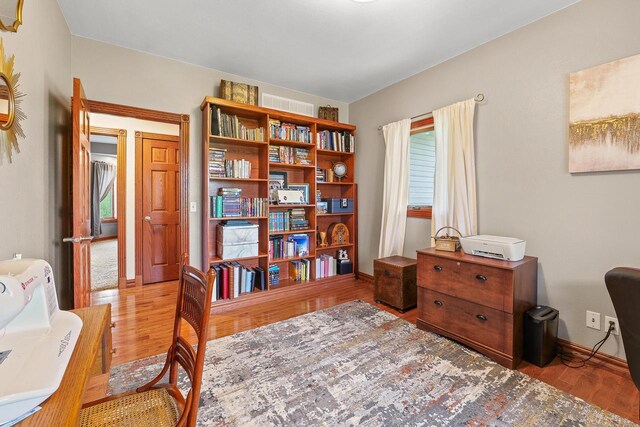 W5412 Bowe Ln, Fond Du Lac, WI 54937 - sitting room featuring wood finished floors and baseboards