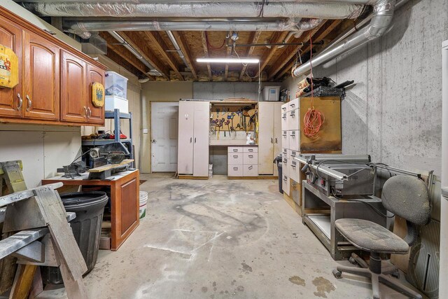 W5412 Bowe Ln, Fond Du Lac, WI 54937 - unfinished basement featuring a workshop area