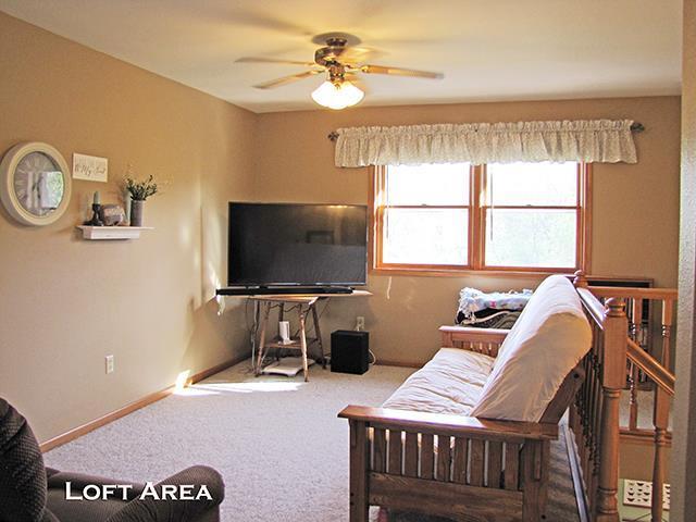 1060 Kamla Ct, Platteville, WI 53818 - carpeted living room with ceiling fan and baseboards