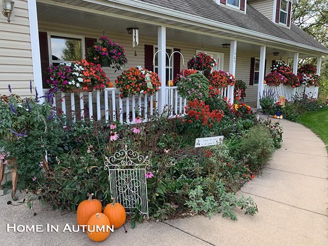 1060 Kamla Ct, Platteville, WI 53818 - property entrance featuring a porch and a shingled roof