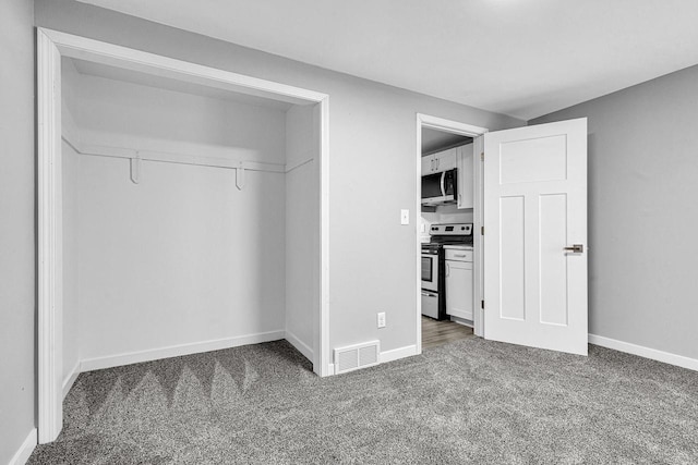1629 Kentucky Ave, Sheboygan, WI 53081 - unfurnished bedroom with carpet flooring, a closet, and baseboards