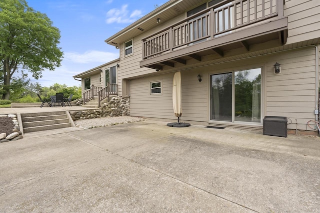 S58W22640 Glengarry Rd, Waukesha, WI 53189 - view of patio / terrace with a balcony