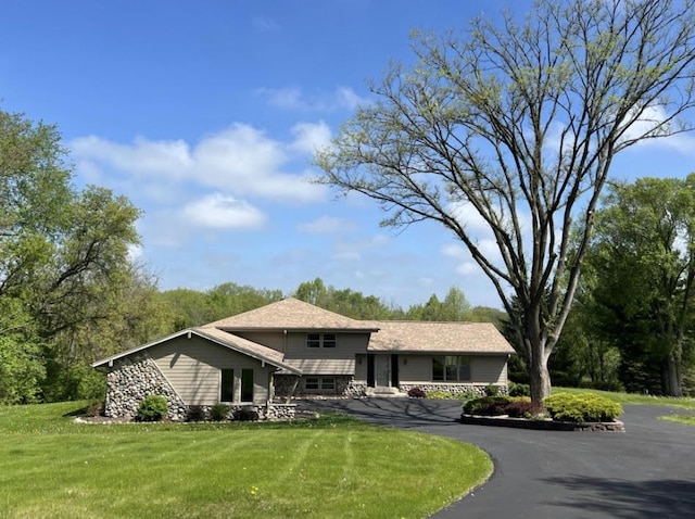 S58W22640 Glengarry Rd, Waukesha, WI 53189 - tri-level home with a front lawn