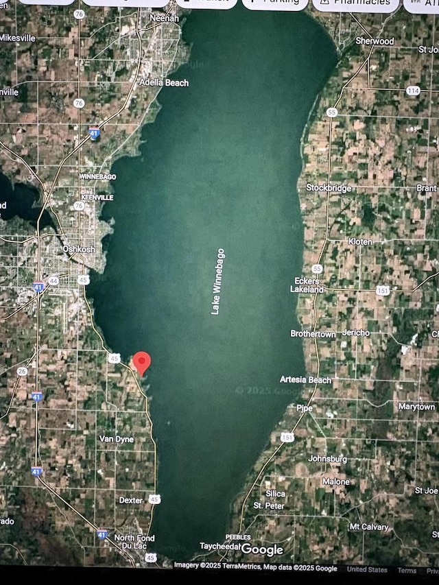 5582 Lake Rd, Oshkosh, WI 54902
