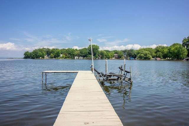 5582 Lake Rd, Oshkosh, WI 54902